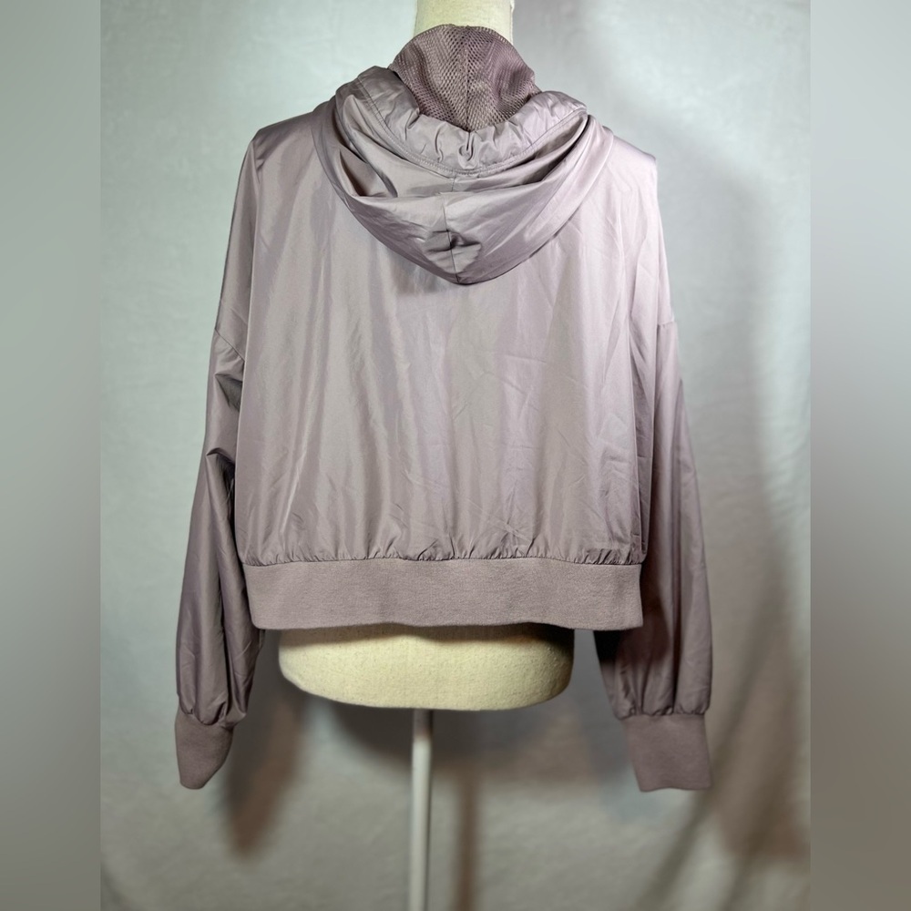 Hollister NWT Crop Windbreaker Jacket Women’s Size Large Light Purple - Picture 10 of 10